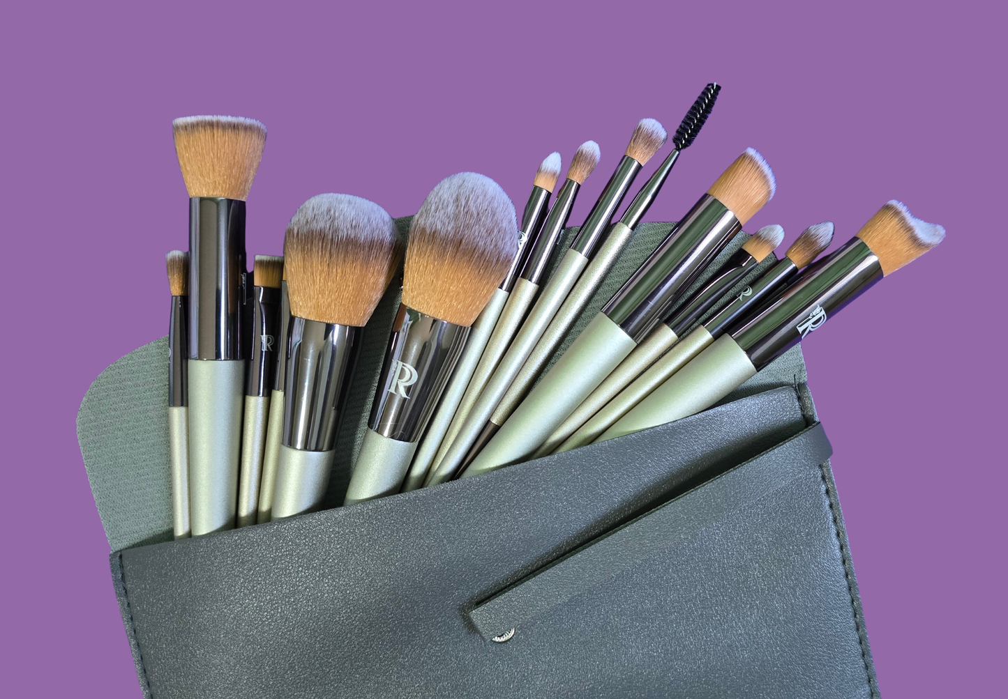 Professional Makeup Brush Set with Pouch